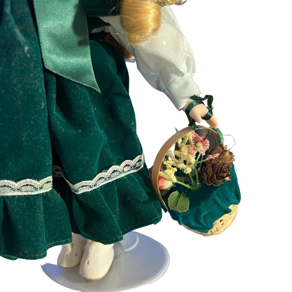 Vintage Soft Expressions Porcelain Doll - Picture 3 of 6